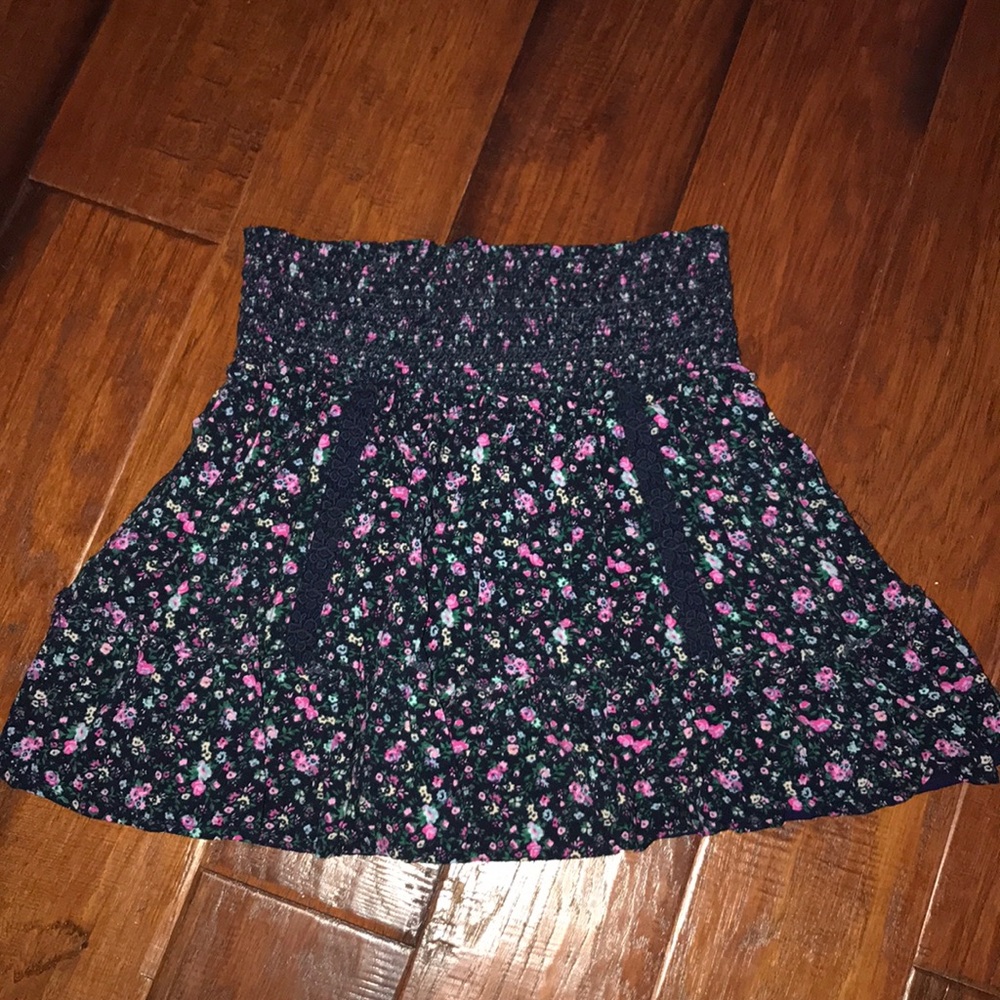 Forever 21 Navy Floral Skirt. Size S. Super cute!